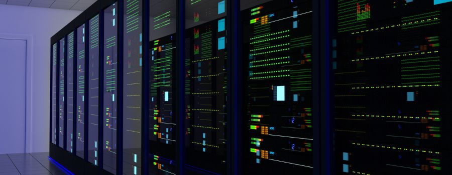 Hospedagem e Controle: Nuvem vs. Auto-Hospedagem